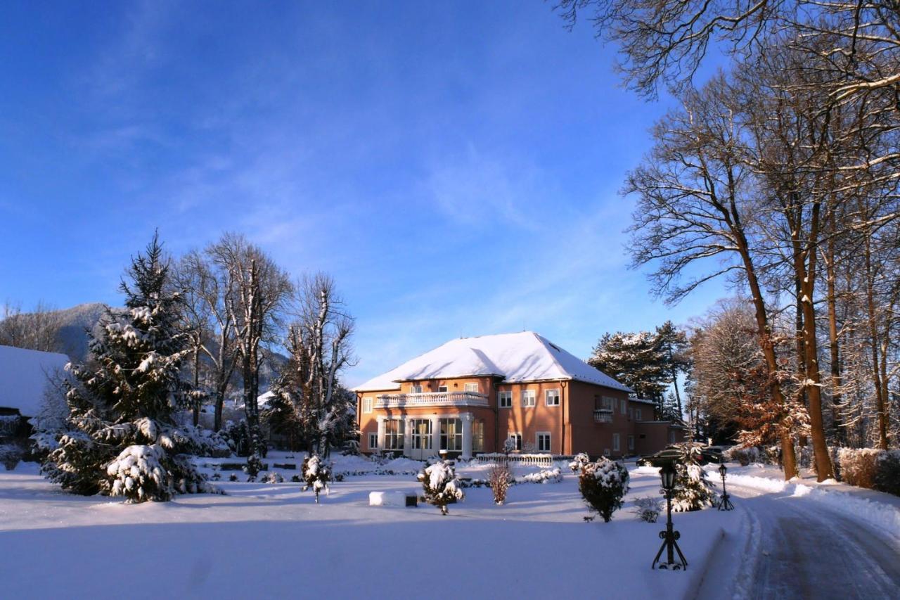 Svatojansky Kastiel Hotel Liptovsky Jan Exterior photo