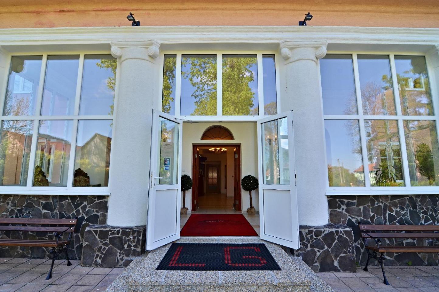 Svatojansky Kastiel Hotel Liptovsky Jan Exterior photo