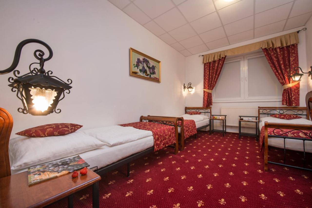 Svatojansky Kastiel Hotel Liptovsky Jan Exterior photo