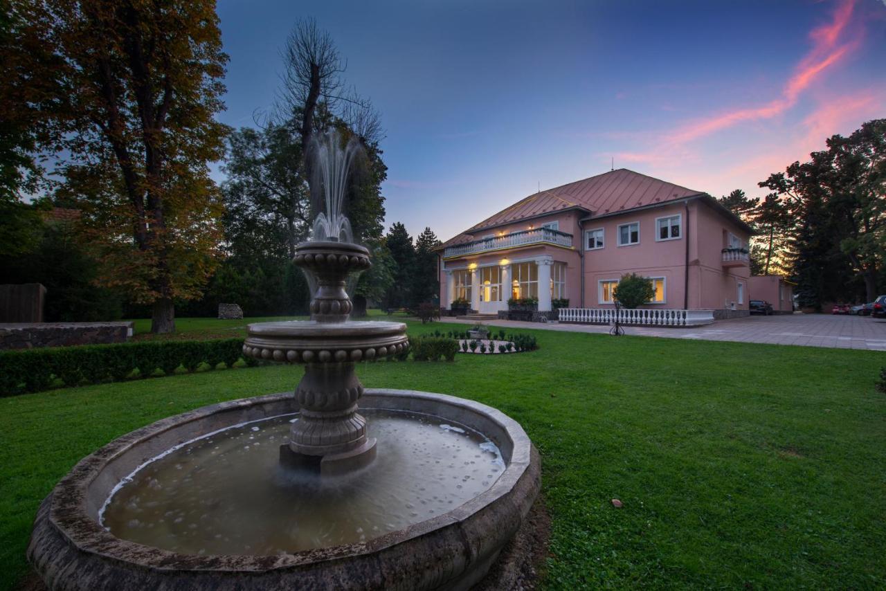 Svatojansky Kastiel Hotel Liptovsky Jan Exterior photo