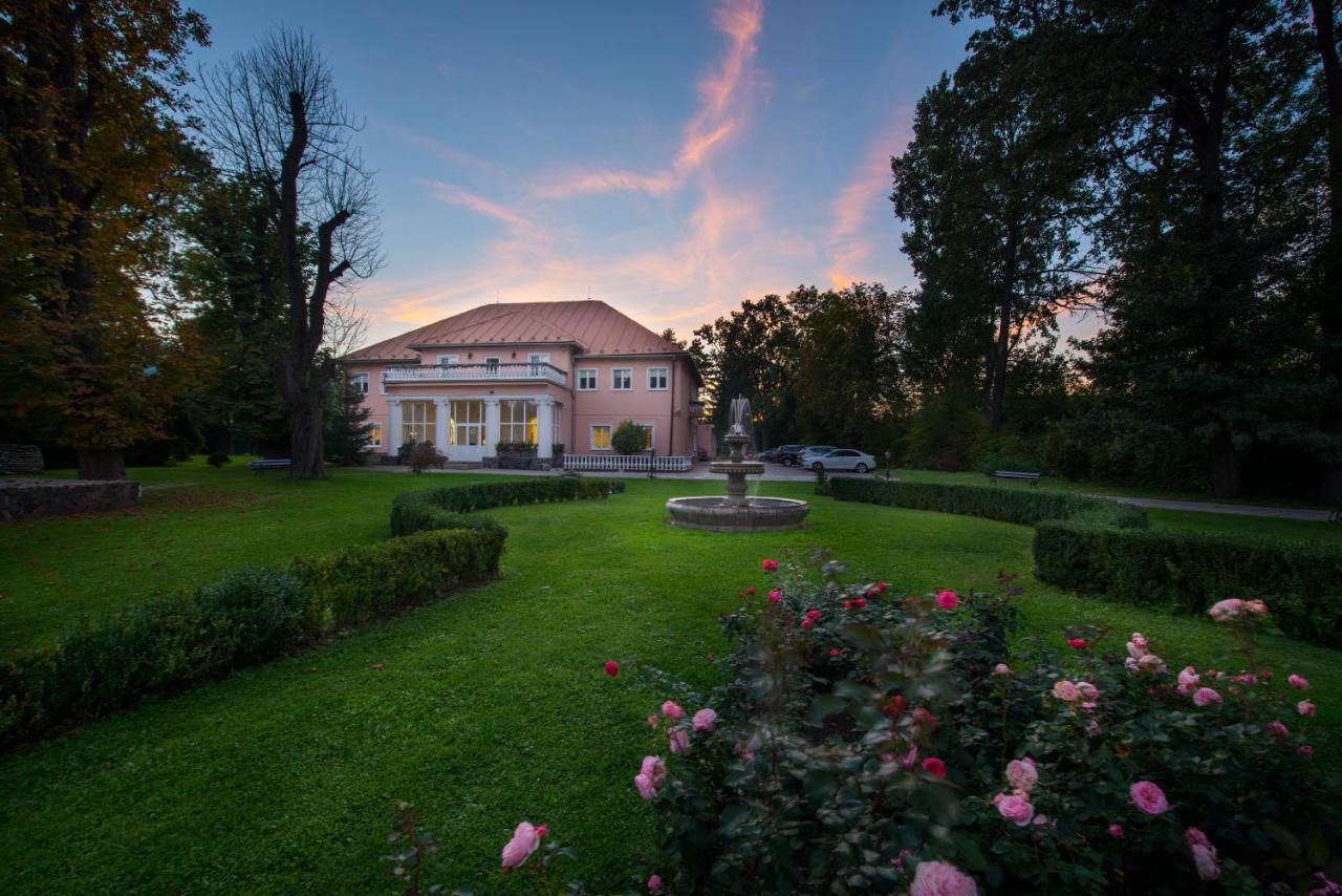 Svatojansky Kastiel Hotel Liptovsky Jan Exterior photo